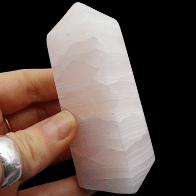 Mangano Calcite Obelisk (95mm) - Image 4