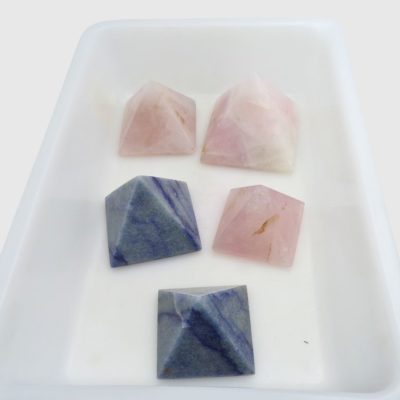 Rose Quartz & Blue Quartz Pyramids Tray Deal (1.74KG) 35% OFF! - Image 2
