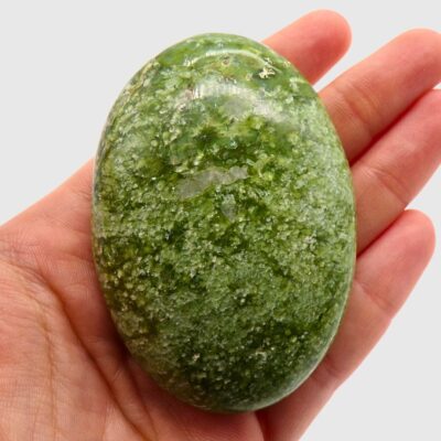 Tremolite Palmstone (80mm x 55mm) - Image 3