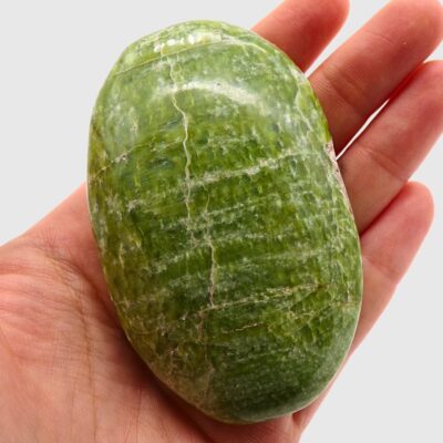 Tremolite Palmstone (90mm x 55mm) - Image 3