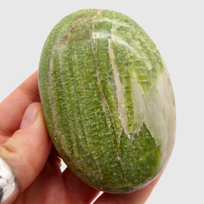 Tremolite Palmstone (85mm x 60mm) - Image 3